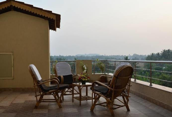 Boshan Hotels Mapusa Exterior foto